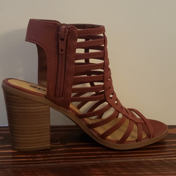 Heels - Picture 2 of 5